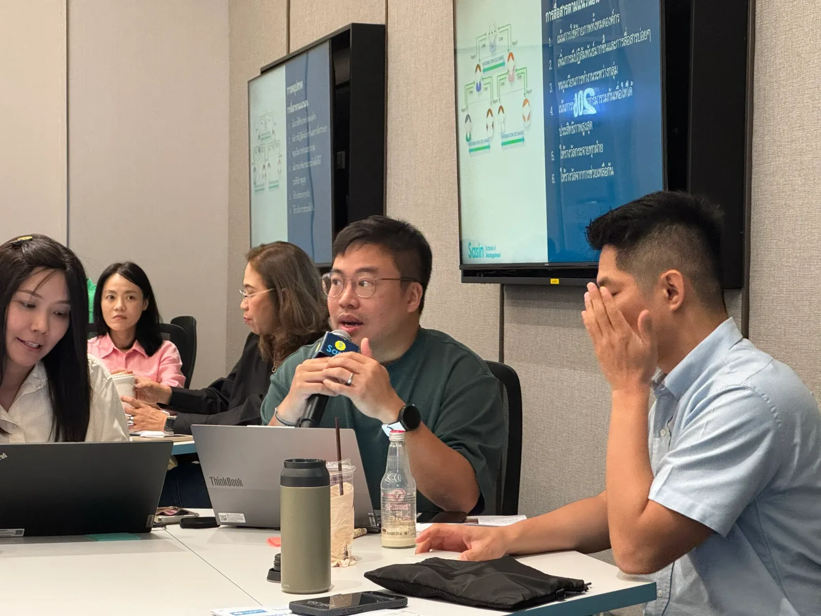 รศ.ดร.สมิทธิ์ บุญชุติมา บรรยายหลักสูตร Leadership Acceleration Program ธนาคารกรุงไทย — ภาพจากข่าวของศูนย์