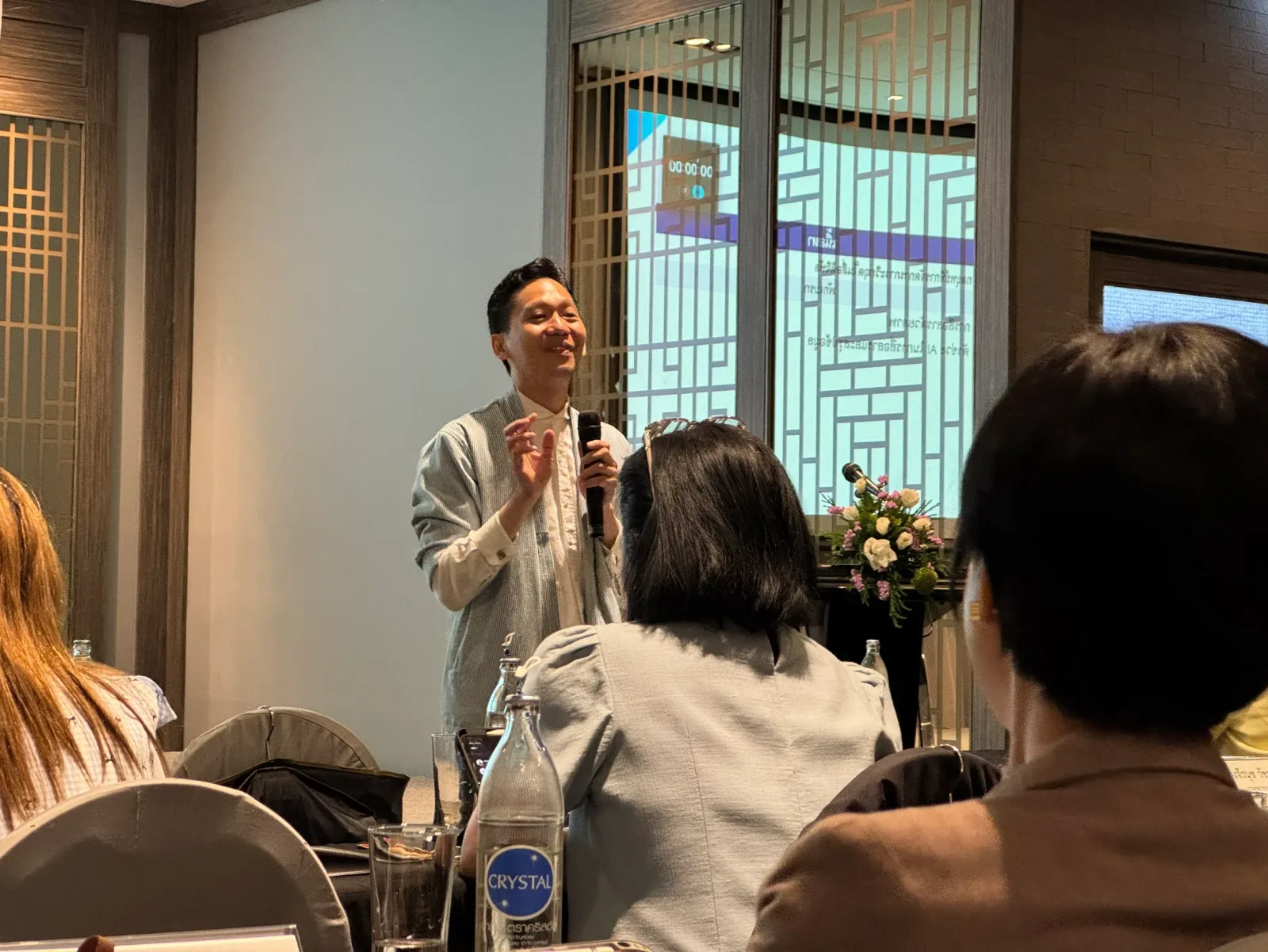 รศ.ดร.สมิทธิ์ บุญชุติมา บรรยายพิเศษหลักสูตรนักการคลังมืออาชีพ รุ่นที่ 15 — ภาพจากข่าวของศูนย์