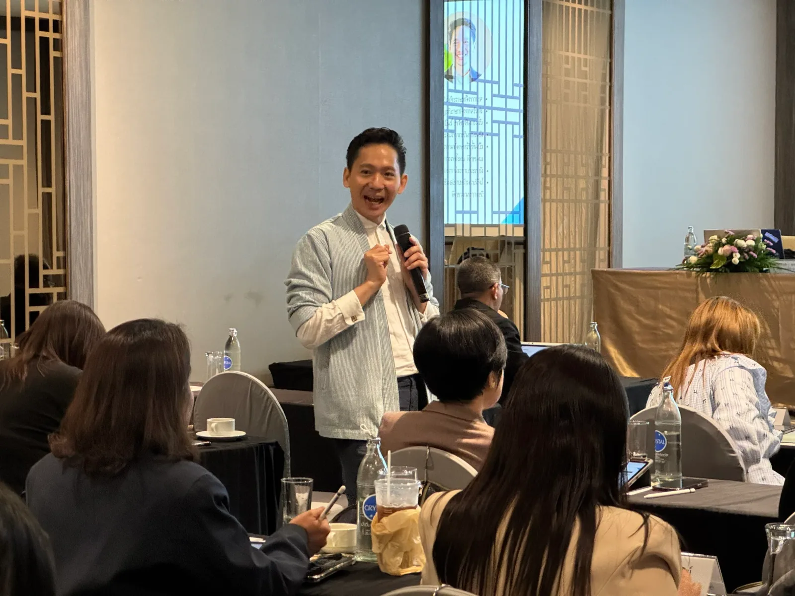 รศ.ดร.สมิทธิ์ บุญชุติมา บรรยายพิเศษหลักสูตรนักการคลังมืออาชีพ รุ่นที่ 15 — ภาพจากข่าวของศูนย์