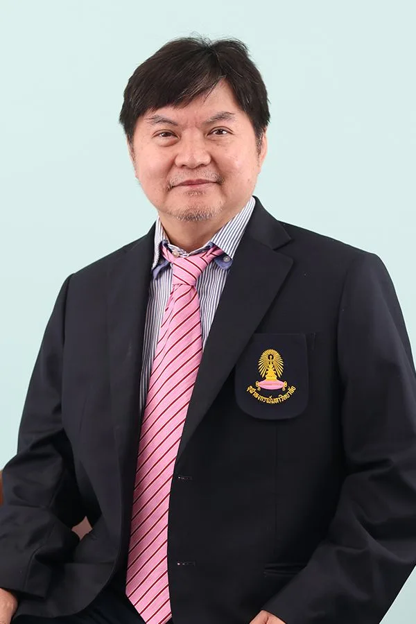 ศ.ดร.ลัญฉกร วุฒิสิทธิกุลกิจ นักวิจัยประจำศูนย์ — ภาพจากภาควิชาวิศวกรรมไฟฟ้า คณะวิศวกรรมศาสตร์ จุฬาฯ